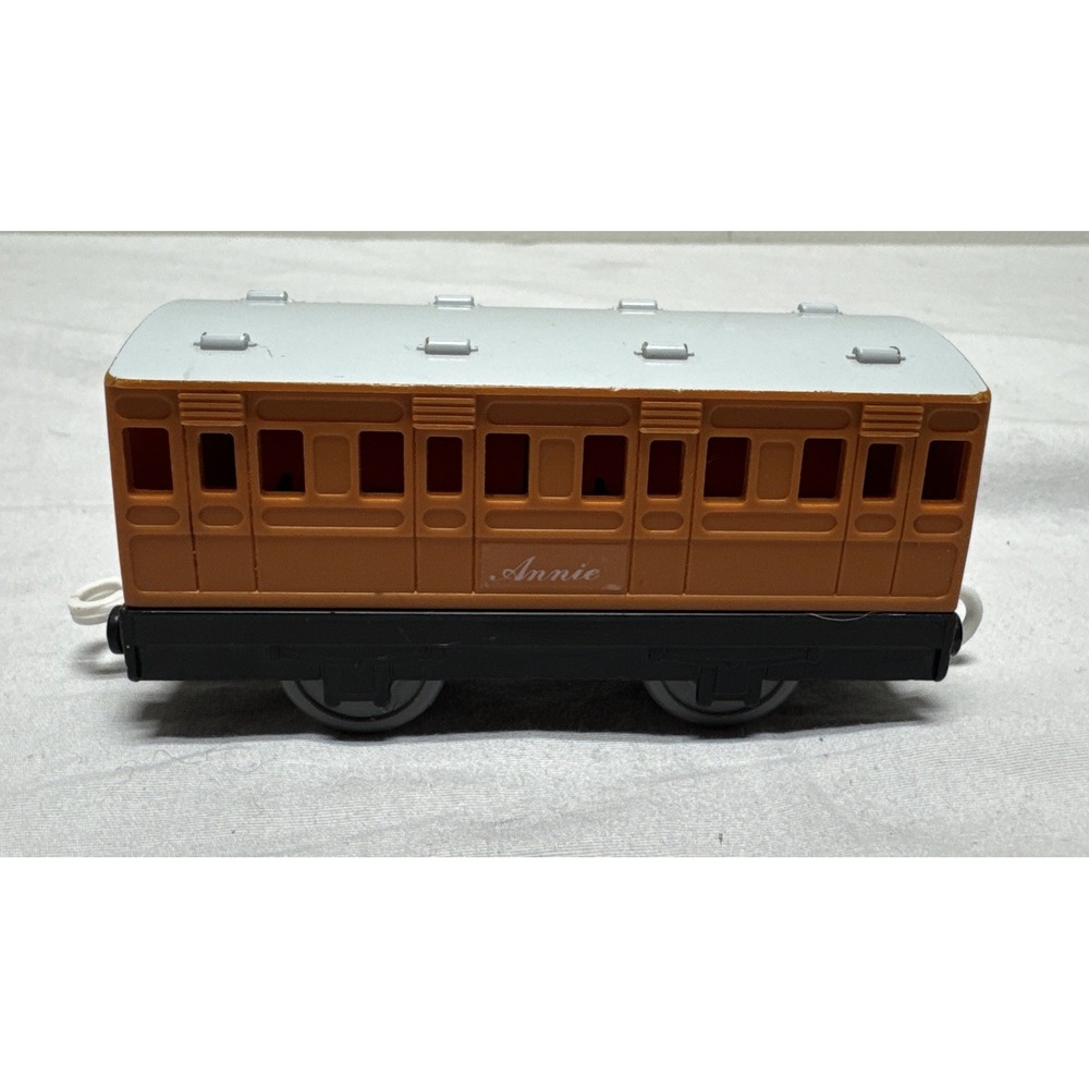Thomas & Friends Trackmaster Annie Passenger Coach 2002 TOMY vintage
